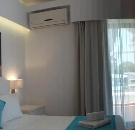 Cosmopolitan 4*