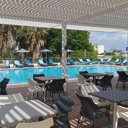 Cosmopolitan Отель 4*