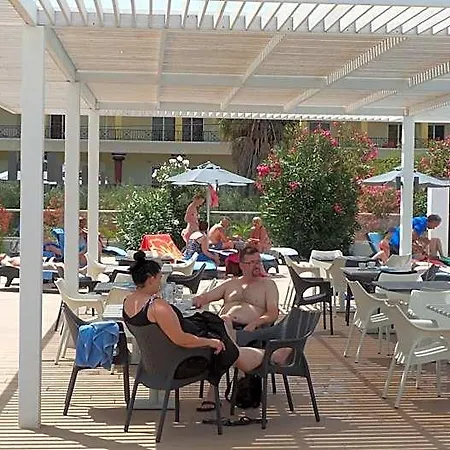 Cosmopolitan 4*