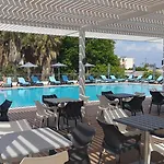 Cosmopolitan Hotel 4*