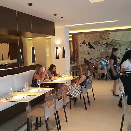 Cosmopolitan 4* העיירה קוס